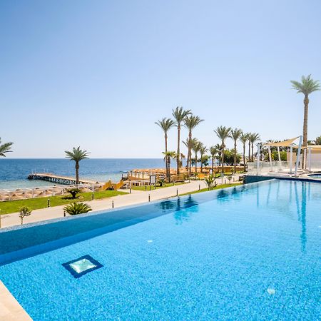 Sunrise Diamond Beach Resort -Grand Select Sharm el Sheikh Esterno foto Pool at the Hilton Sharm El Sheikh