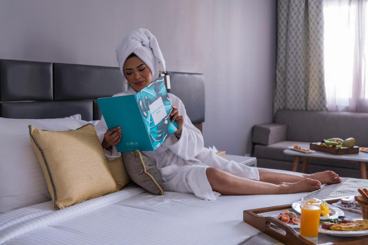 Sunrise Diamond Beach Resort -Grand Select Sharm el Sheikh Esterno foto A woman in a bathrobe