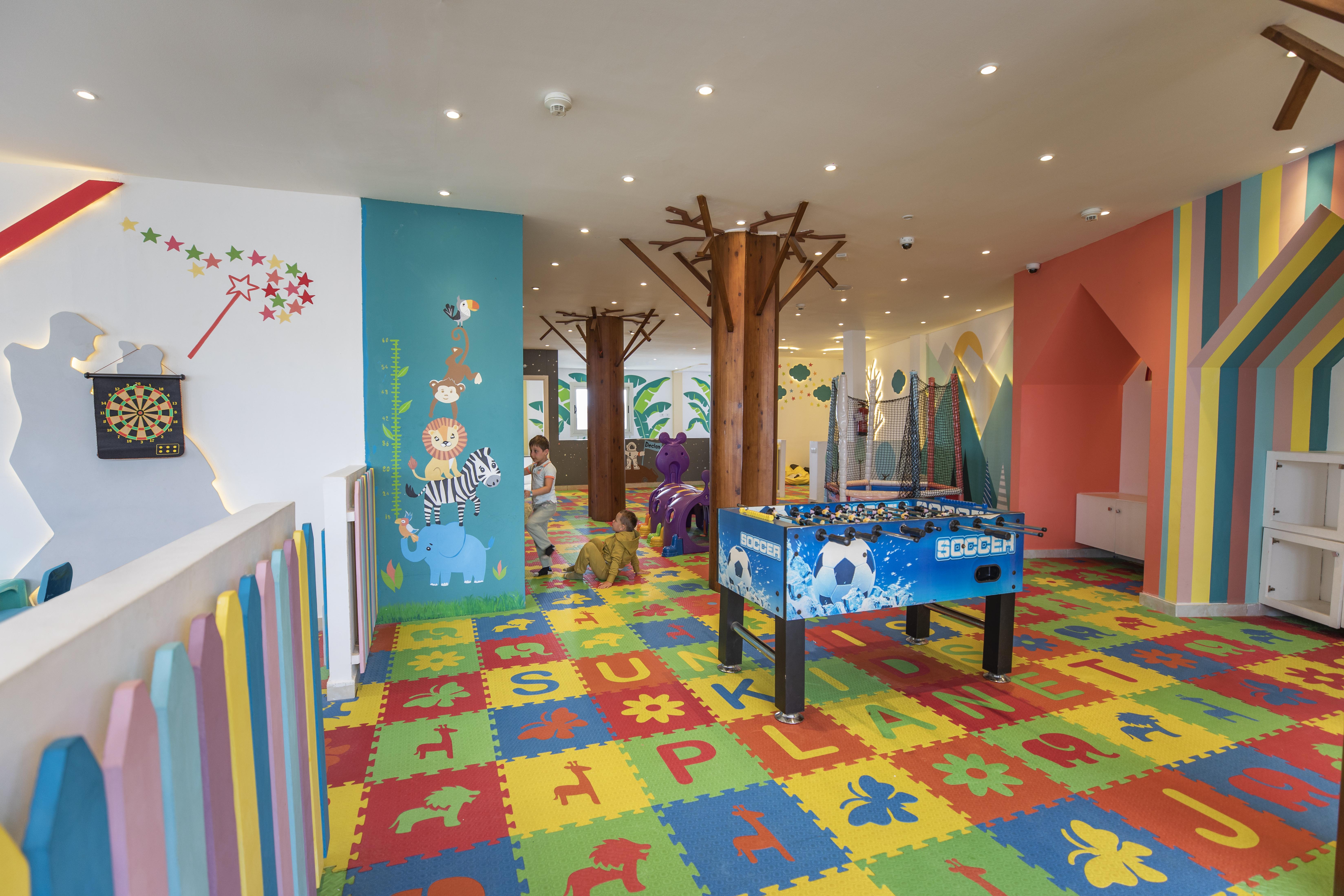 Sunrise Diamond Beach Resort -Grand Select Sharm el Sheikh Esterno foto The children's club at the hotel