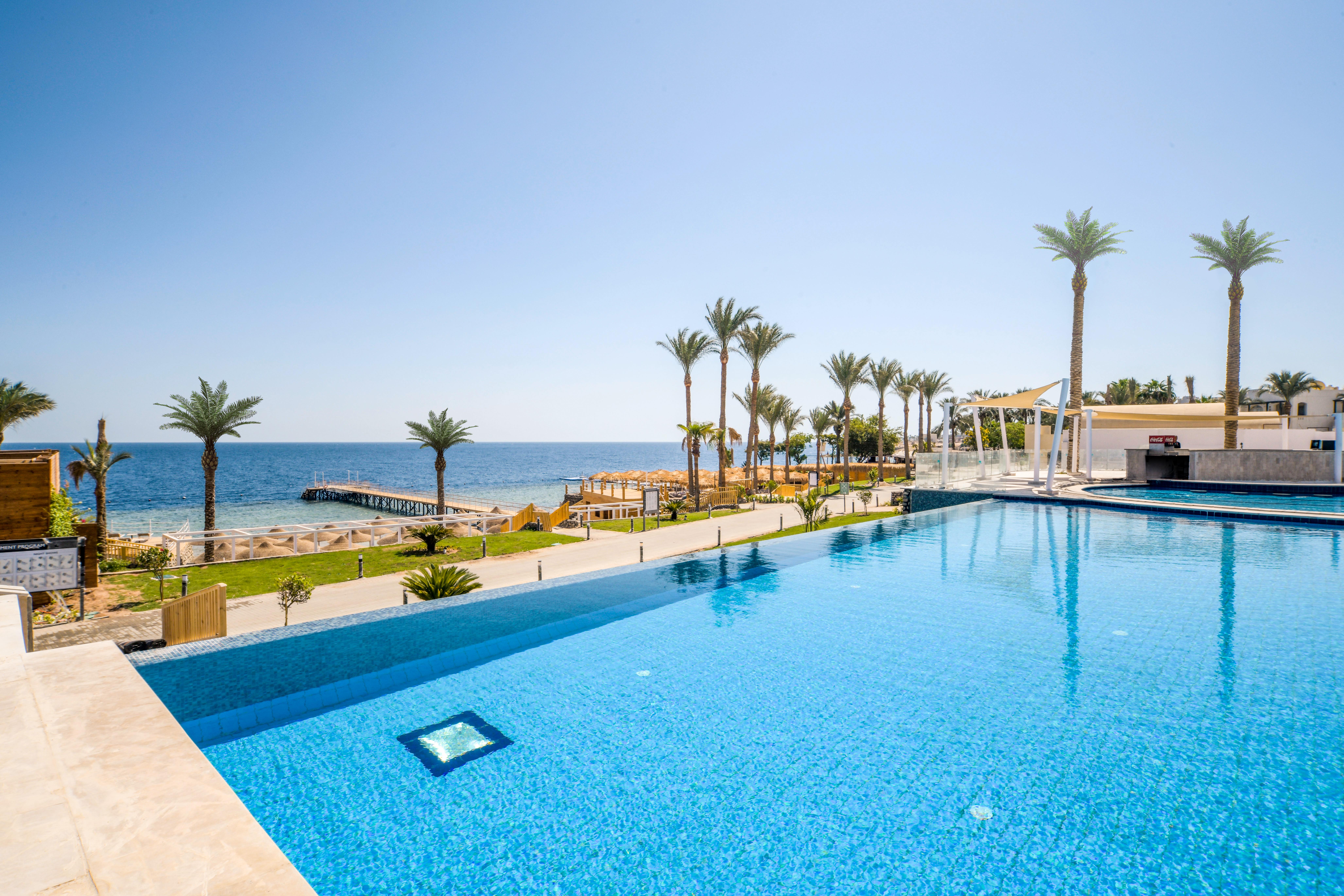 Sunrise Diamond Beach Resort -Grand Select Sharm el Sheikh Esterno foto Pool at the Hilton Sharm El Sheikh